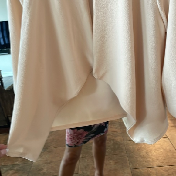 Gorgeous, crêpe style cropped Balzer - Picture 7 of 10